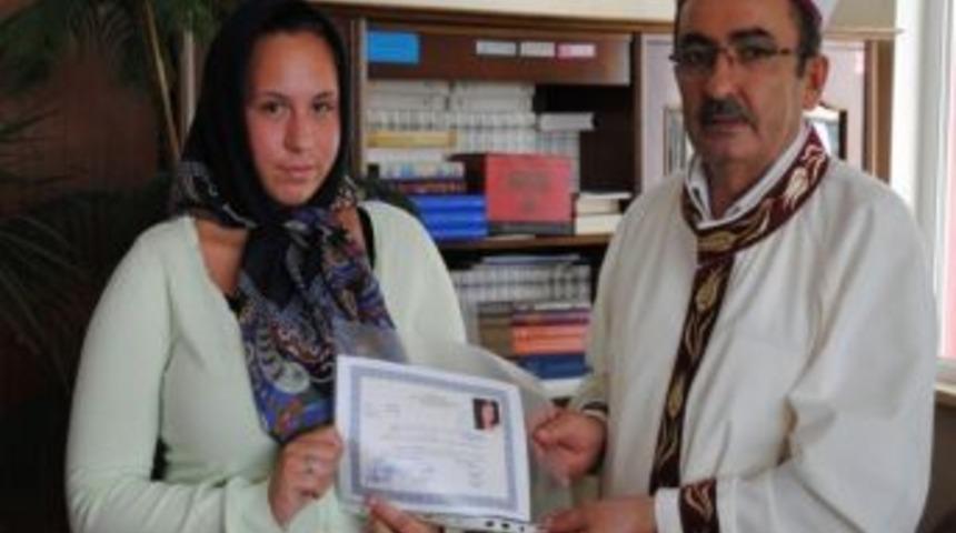 Alman Gen&ccedil; Kız M&uuml;sl&uuml;man Oldu