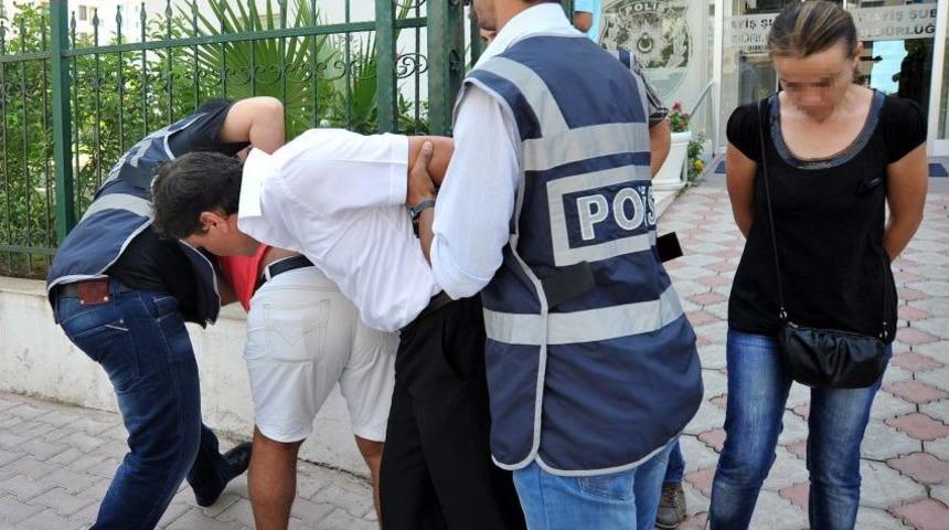 3'te Bir Fiyatına Alman Markı Satacaklarını S&ouml;yleyerek Dolandırdılar