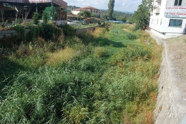 Çınarlı Dere Olası Sel Baskınları Öncesinde Alarm Veriyor