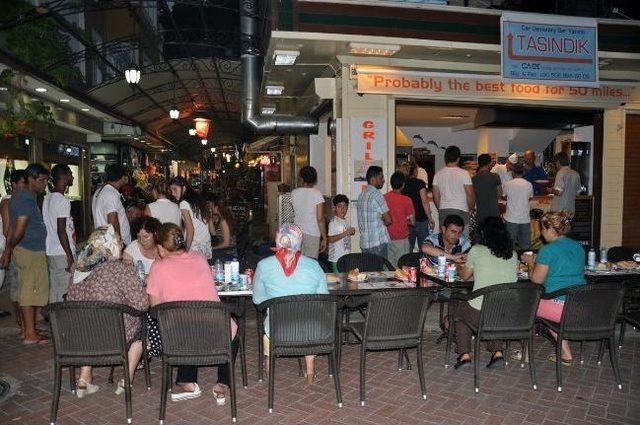 Fethiye’de Binlerce Vatandaş Komşularıyla İftar Yaptı.