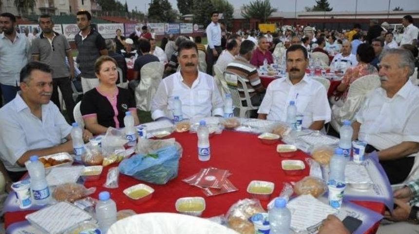 Mersin'de Binlerce Kişi İftarda Buluştu