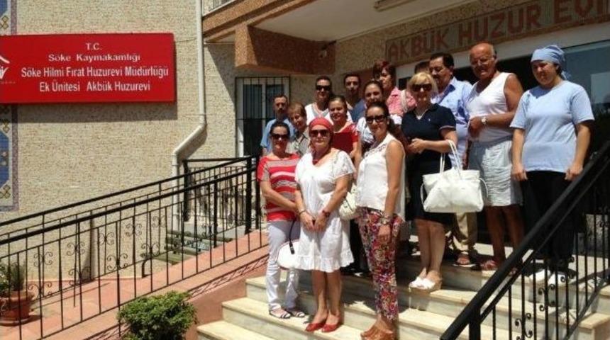 Didimli Yardımsevenlerden Huzurevine Ziyaret