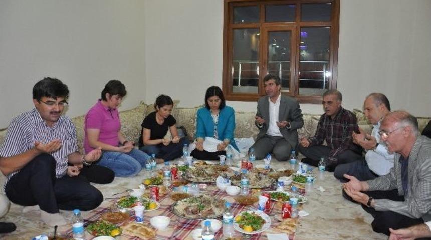 Ak Parti İl&ccedil;e Başkanı Ali Osman Tutal 600 Kişiye İftar Yemeği Verdi