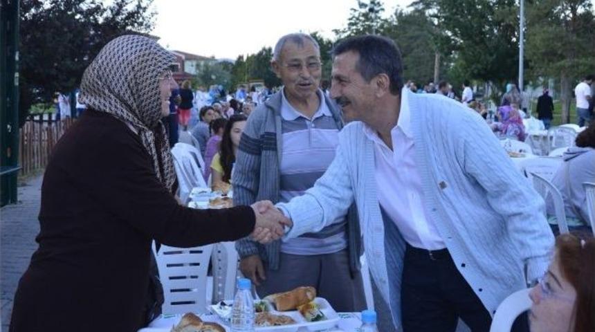 Tepebaşı Belediyesi İftar Programı Devam Ediyor