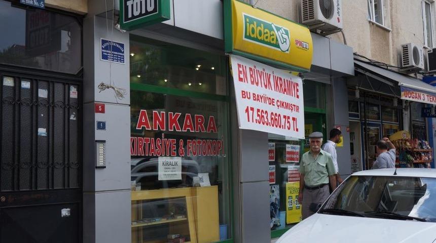 S&uuml;per Loto Talihlisi Kuponunu Kartal'dan Yatırmış