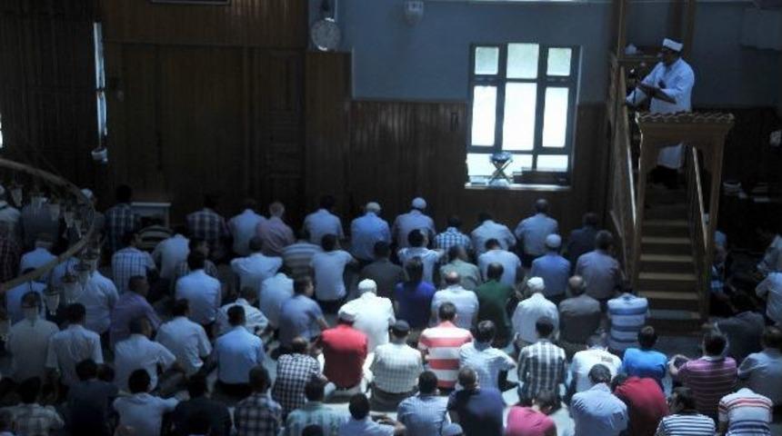 Cuma Hutbesinde 'ramazan'a Veda Ve Kadir Gecesi' İşlendi
