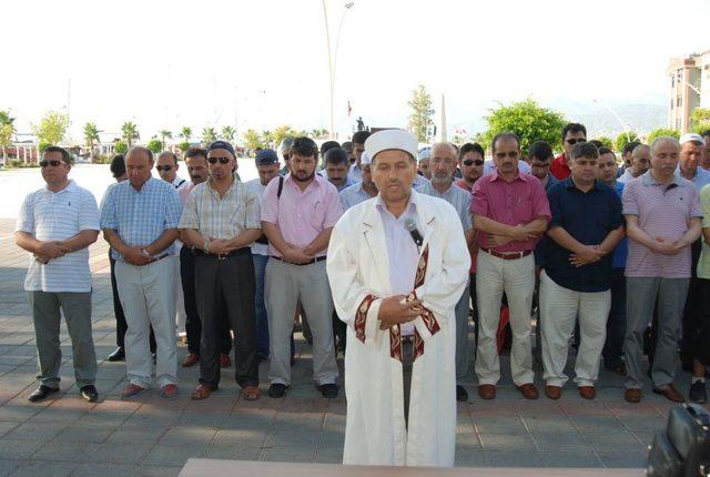 Mısır'da Hayatını Kaybedenler Için Fethiye'de Gıyabi Cenaze Namazı Kılındı