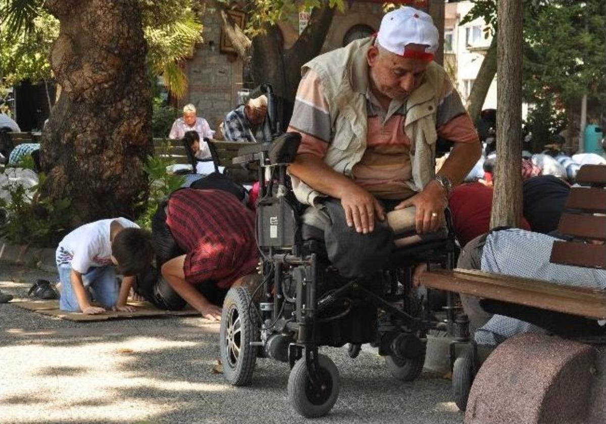 Ramazan Ayının Son Cuma Namazında Camiler Doldu Taştı