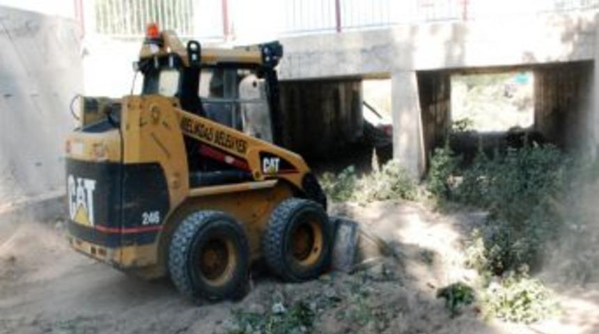 Melikgazi'de Taşkın Su Kanalları Temizlendi