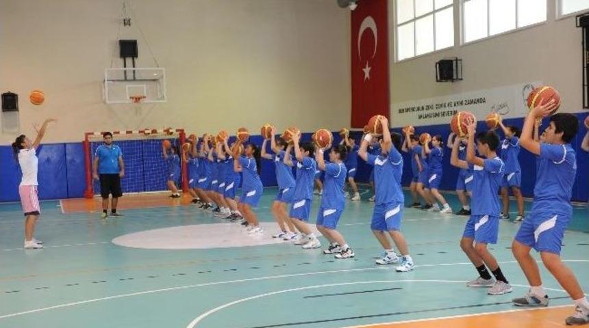 Yaz Spor Okulu&rsquo;nda Antremanlar Devam Ediyor