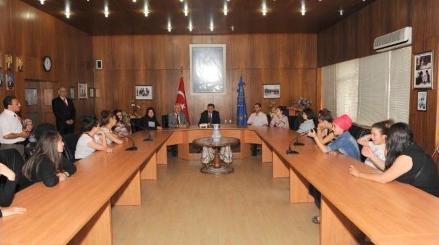 Gurbet&ccedil;i &Ouml;ğrencilerden Vali Yılmaz'a Ziyaret