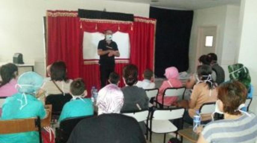 Hastanedeki L&ouml;semili &Ccedil;ocuklar Hacivat-Karag&ouml;z G&ouml;sterisi Ile Moral Buldu