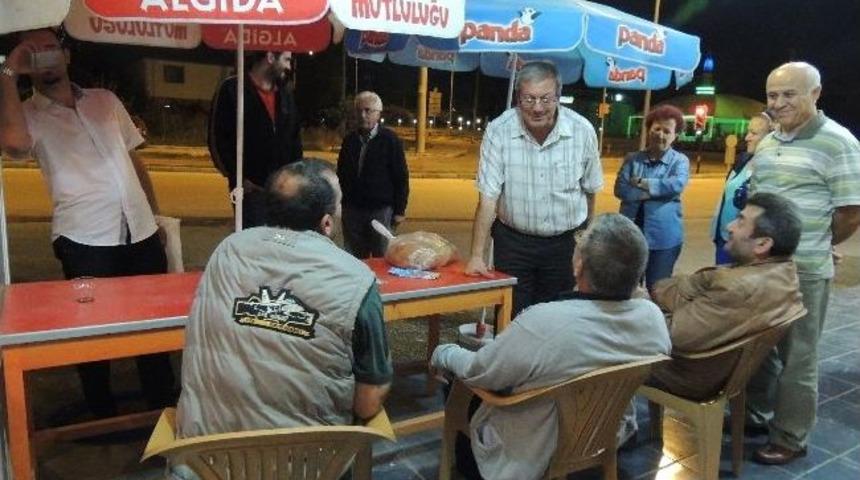 Gece Yarısı Partisine Oy Toplamaya &Ccedil;ıkıyor