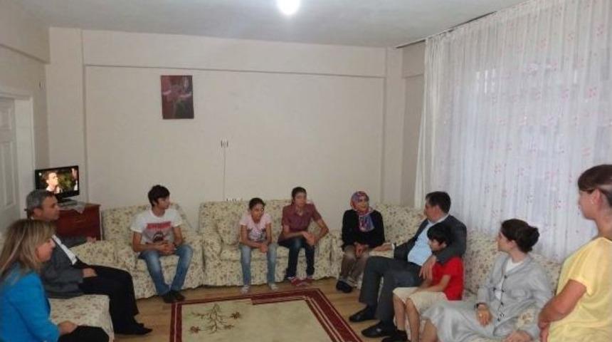 Vali İzzettin K&uuml;&ccedil;&uuml;k&rsquo;ten Komşu Ziyareti