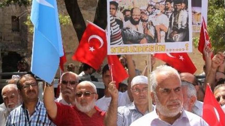 Mısır, Suriye, Arakan Ve Doğu T&uuml;rkistan&rsquo;da &Ouml;lenlere Gıyabi Cenaze Namazı