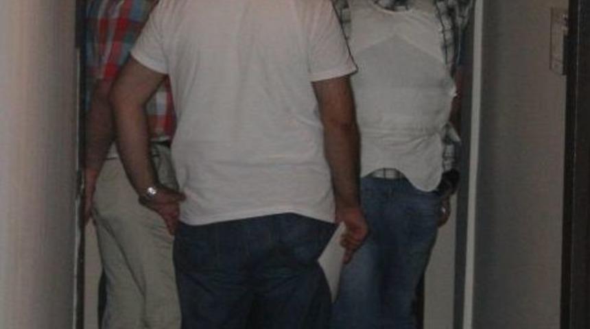 Anlaşmalı Boşanmak İstediği Eşini Rehin Aldı