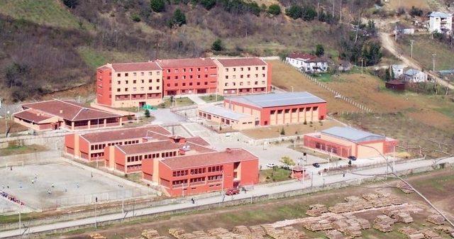 Kırba&ccedil;: Fiziken Yetersiz Ortamda Eğitim Verilmesinden Rahatsızım 1