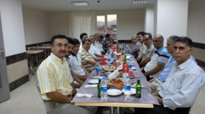 Okuma salonu eğitimcileri iftarda buluşturdu.