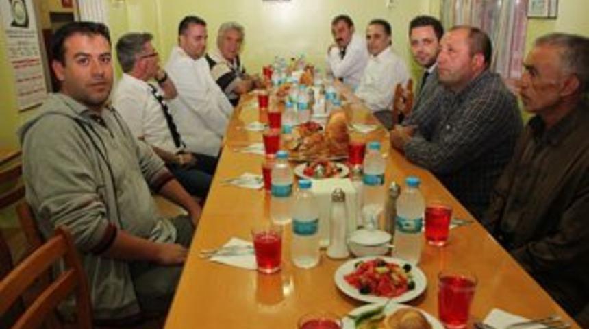 Boz&uuml;y&uuml;k CHP İl&ccedil;e &ouml;rg&uuml;t&uuml; iftarda buluştu