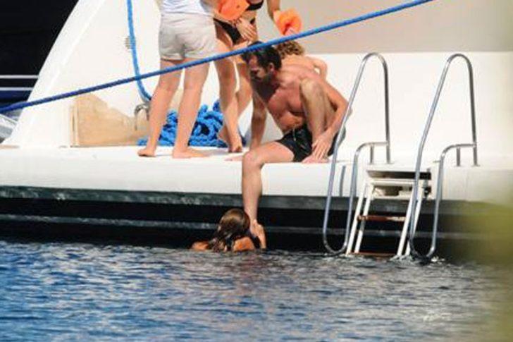 Sevgilisinin ayağını öptü G3