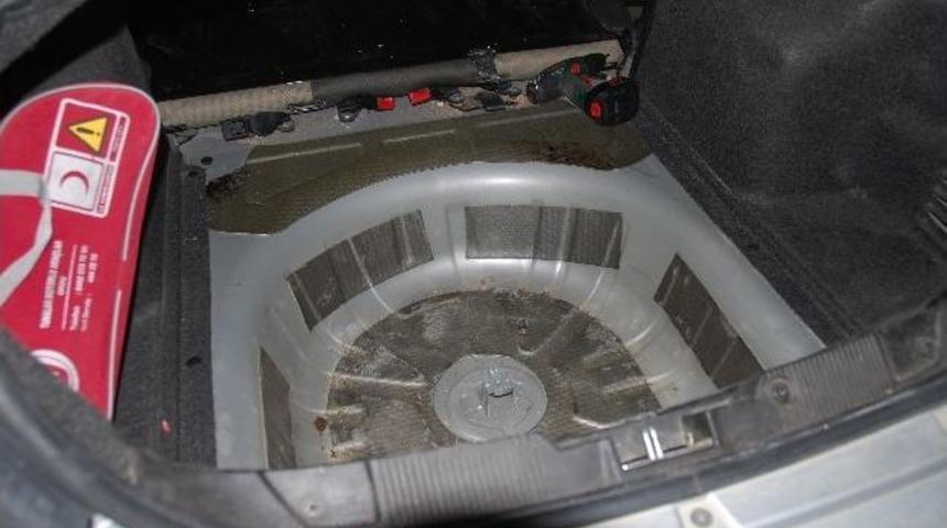 Uzman &Ccedil;avuşun Otomobilinden 85 Kilo Esrar &Ccedil;ıktı