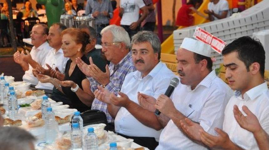 3 Mahalle Halkı 15 Yıldır İlk Kez İftarda Bir Araya Geldiler