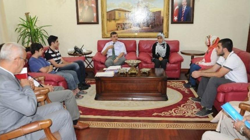 Vali G&uuml;ven&ccedil;, Başarılı &Ouml;ğrencileri Kabul Etti