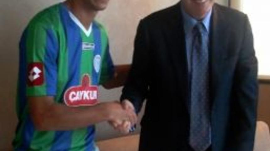 &Ccedil;aykur Rizespor Ali Adnan Ile 5 Yıllık S&ouml;zleşme Imzaladı