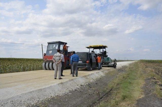 Tekirdağ’da Köy Yollarının Yapımı Devam Ediyor