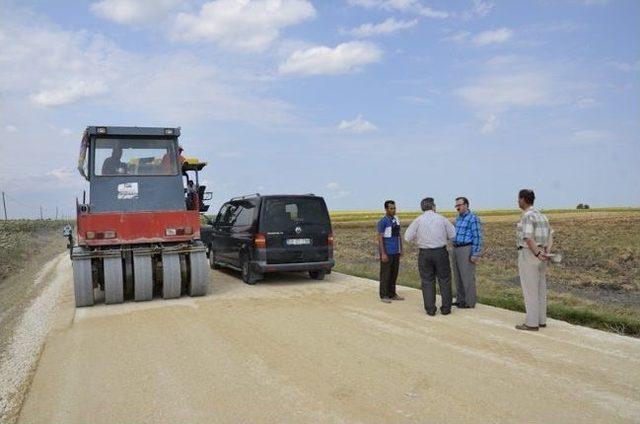 Tekirdağ’da Köy Yollarının Yapımı Devam Ediyor