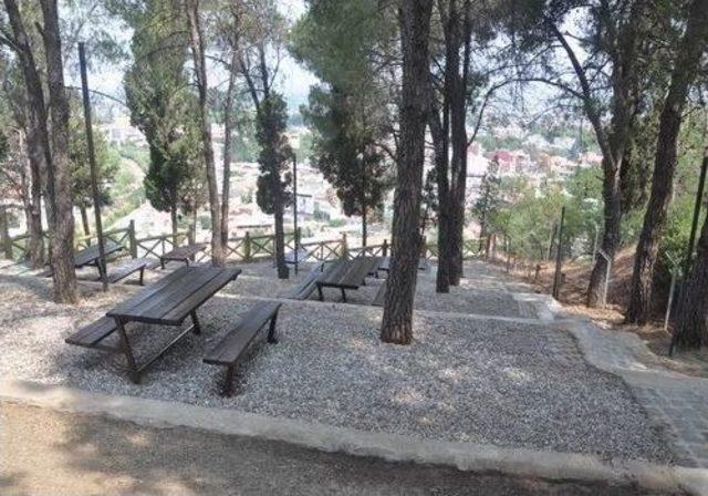 Salihli'de Parklara Yeni Oyun Grupları Konuldu