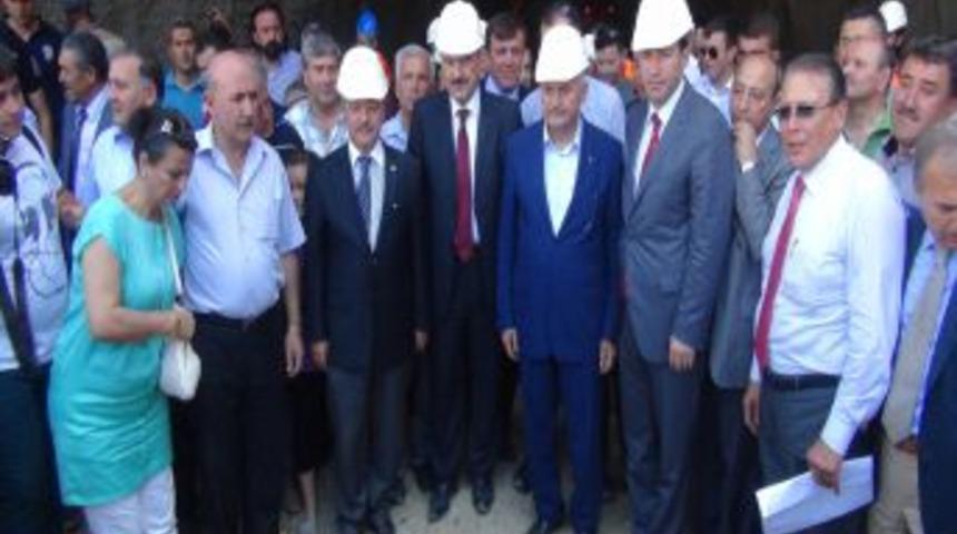 Bakan Yıldırım, Mithatpaşa T&uuml;nelleri'nin Temel Atma T&ouml;renine Katıldı