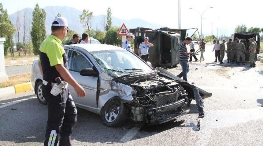 Erzincan&rsquo;da Askeri Ara&ccedil; Kaza Yaptı: 9 Yaralı