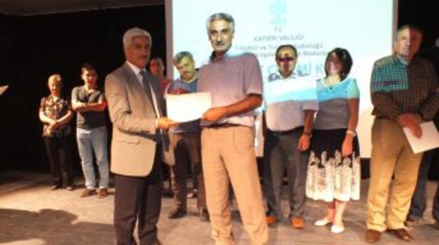 Fotoğraf&ccedil;ılık Kursunu Tamamlayan 22 Kişiye Belgeleri Verildi