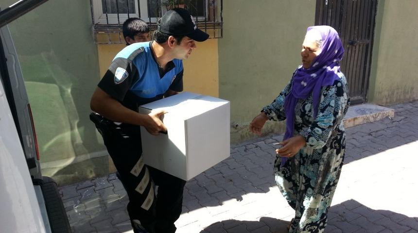 Polisten Gıda Yardımı