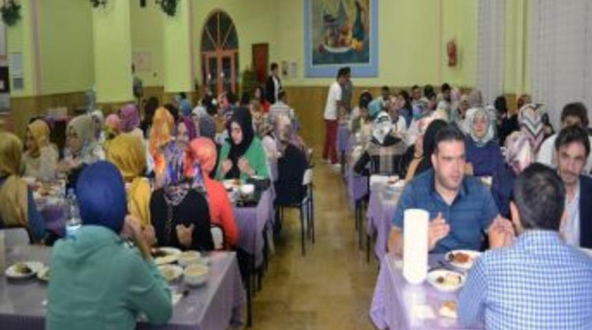 Aziziye Mezunları Iftarda Buluştu