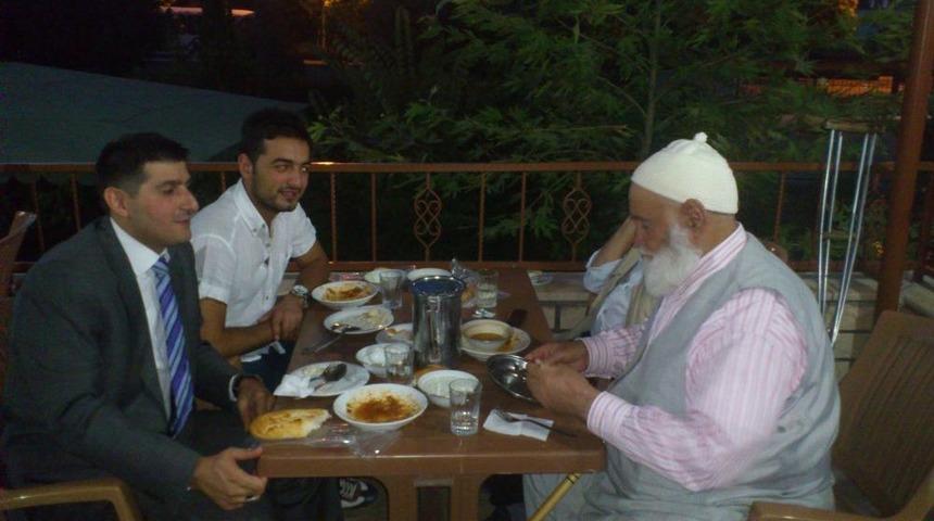 Gen&ccedil;ler Huzurevi Sakinlerini Iftarda Yalnız Bırakmadı