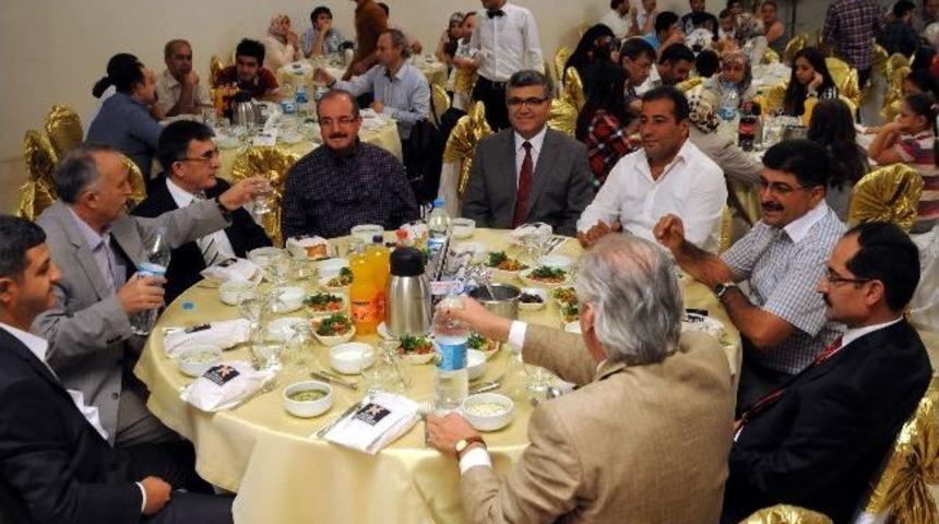 Sevgi Ve Hoşg&ouml;r&uuml; İftar Sofrasında Buluştu