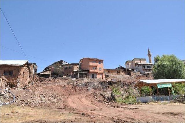 Vali Akdemir Balkayalı K&ouml;yl&uuml;leri Yalnız Bırakmadı 1