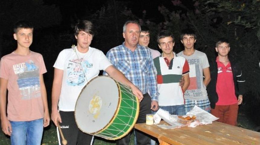 Gen&ccedil;ler, Chp Grup Başkanvekili İnce'yi Sahura Kaldırdı