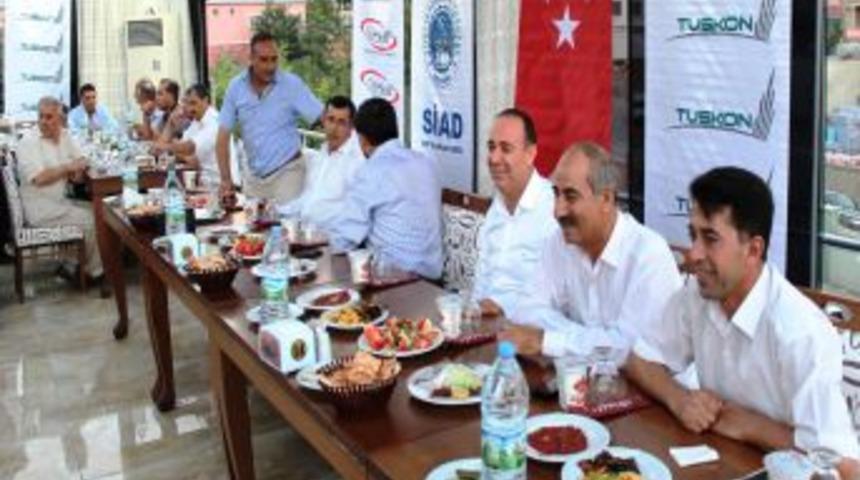 Siirt Sanayici Ve İş Adamları Derneği Iftar Verdi