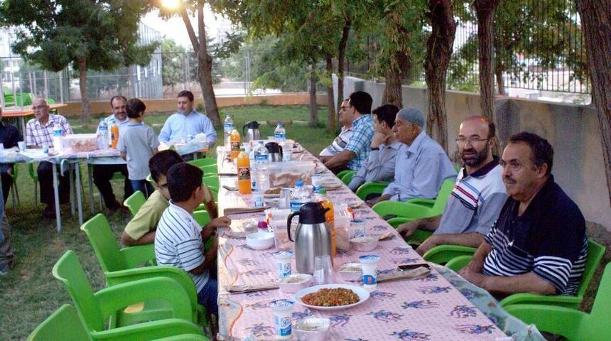 Kilis Mehmet D&ouml;ğme Koleji'nde Vefa Iftarı D&uuml;zenlendi