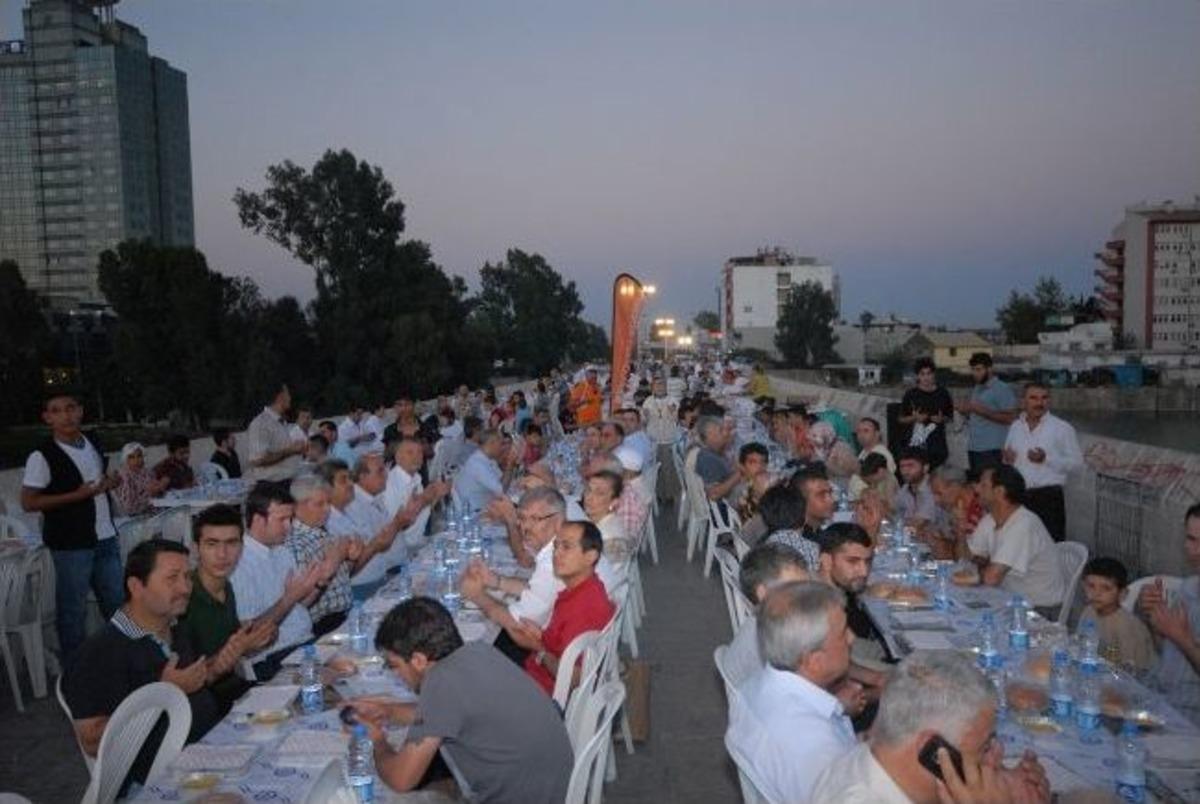 Adana, Y&uuml;reğir&rsquo;in İftar Sofrasında Buluştu