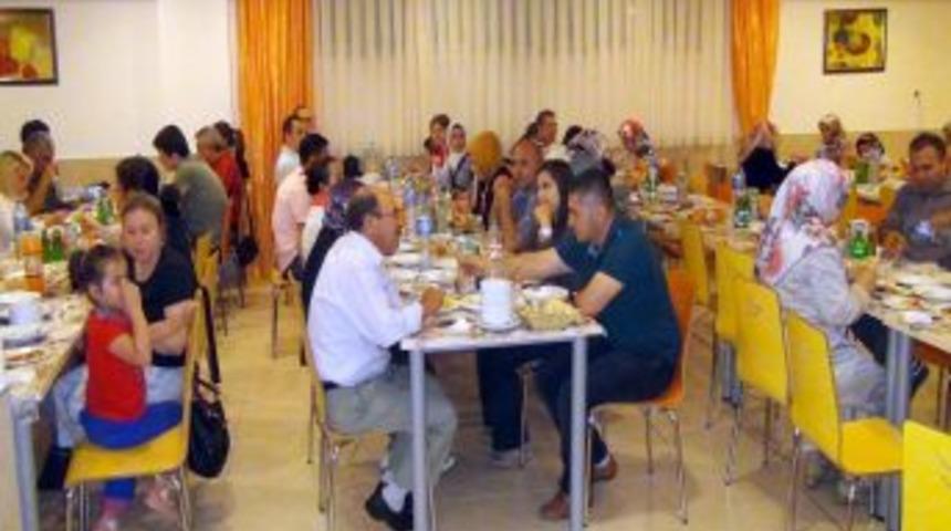 Akşehir&rsquo;de G&ouml;rev Yapan Sağlık&ccedil;ılar SAMEDER'in Iftarında Buluştu