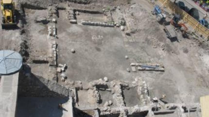 &Ccedil;ifte Minareli Medrese'nin Kalıntılarının &Uuml;zeri Kapatıldı