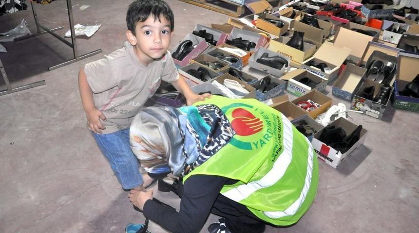 Yetimlere Kıyafet Yardımı Yaptı