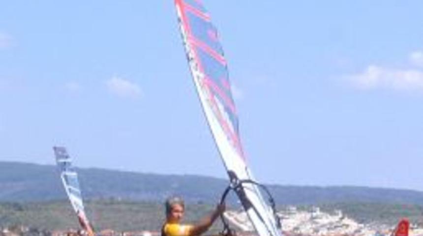 Windsurf Ligi 3. Ayak Yarışlarıyla Urla'da S&uuml;r&uuml;yor