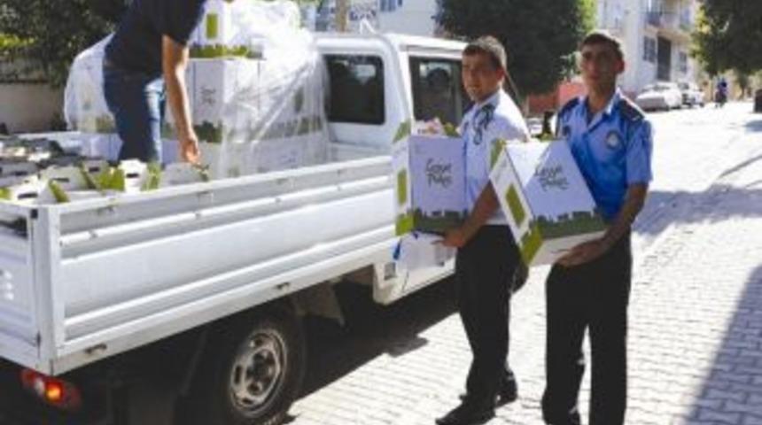 Sel&ccedil;uk Belediyesinden Dar Gelirli Ailelere Ramazan Yardımı