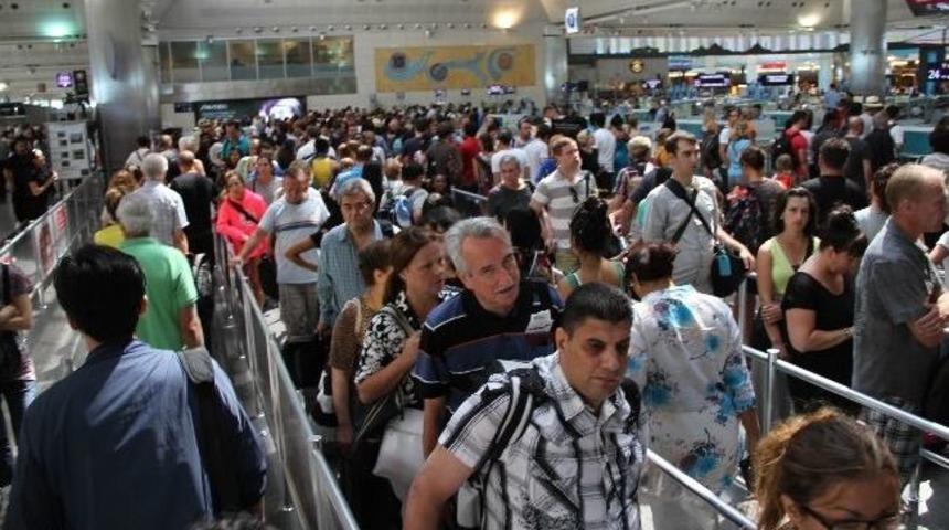 Havalimanında Bayram Yoğunluğu