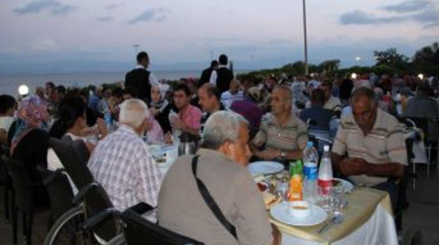 Maltepeli Hayırseverler, Ramazan'da Huzurevi Sakinlerini Unutmadı